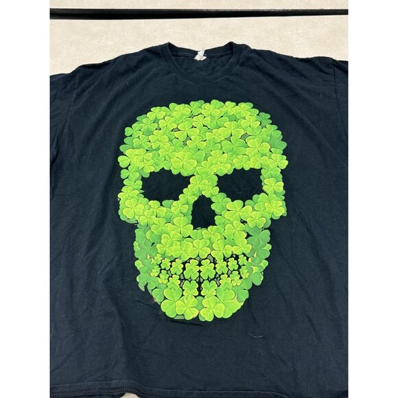 Gildan Mens 2XL Black T-Shirt With Green Clover Skull Graphic - Picture 1 of 3